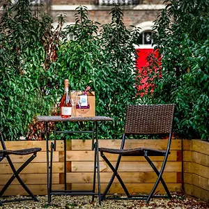 6 St Johns Mews Apartment