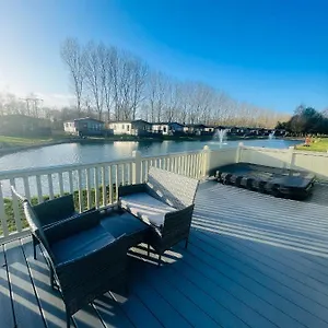 Bridgewater With Hot Tub Holiday home