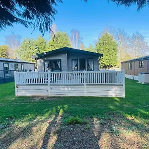 Peace With Hot Tub Holiday home